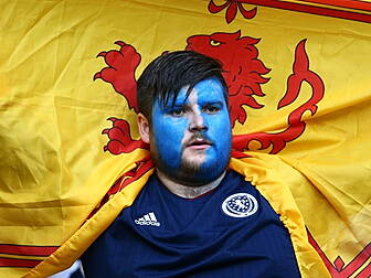Scotland's new pink away j...